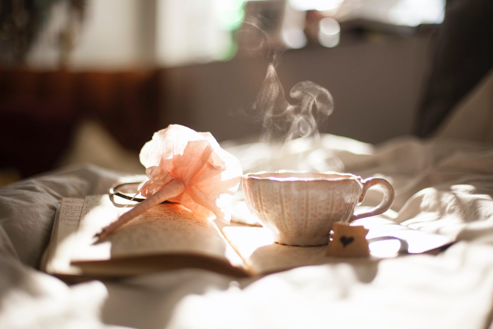 The 9 Healthiest Snacks and Beverages to Enjoy Before Bed