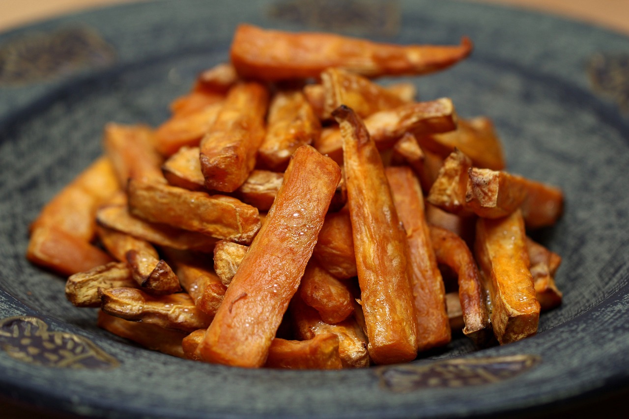 Does Eating Sweet Potatoes Aid or Impede Weight Loss?