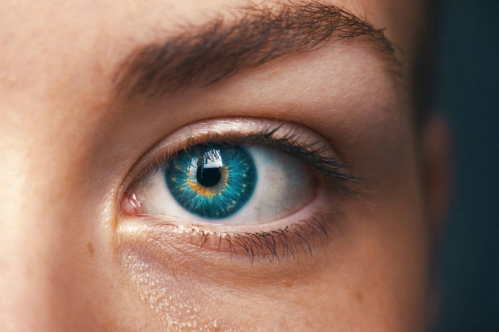 Combatting Dark Under-Eye Circles and Puffiness: Causes and Remedies