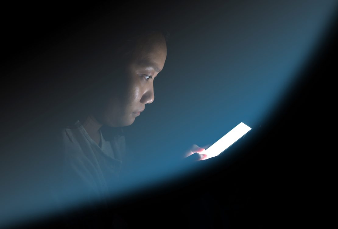 How Blue Light Affects Your Sleep & Eye Health + 4 Ways of Limiting Blue Light Exposure